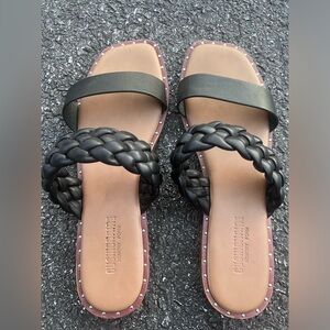 (10) cushionaire sandals with memory foam